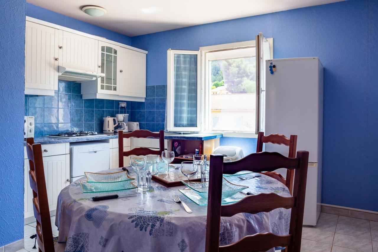 Appartement Avec Piscine Et Cuisine Roquefort-la-Bedoule Exterior photo