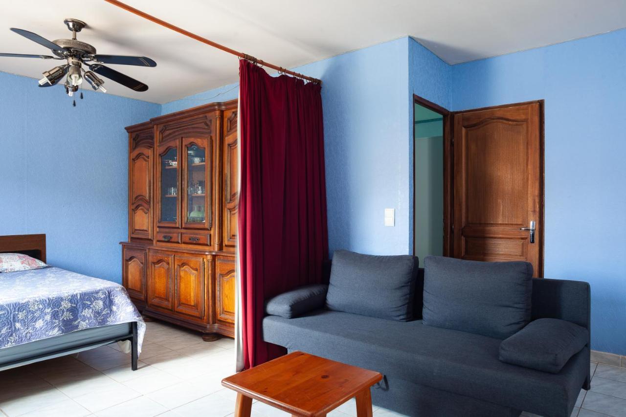 Appartement Avec Piscine Et Cuisine Roquefort-la-Bedoule Exterior photo